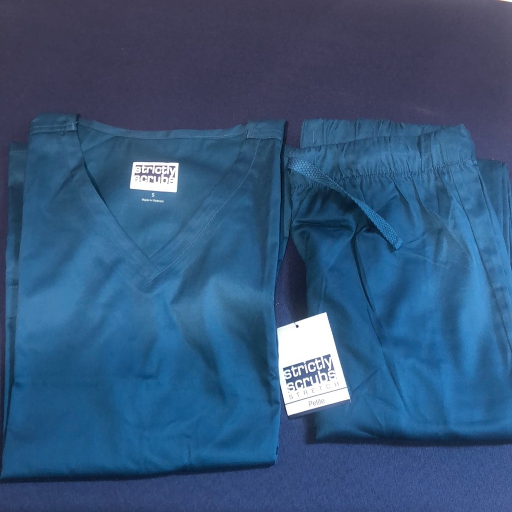 Strictly scrubs Carib stretch women’s 4 pocket top and bottom NWT size SP